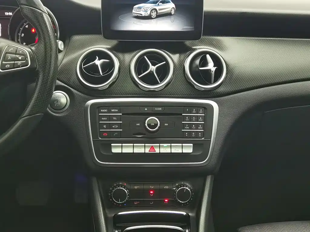 Mercedes-Benz GLA — миниатюра 12