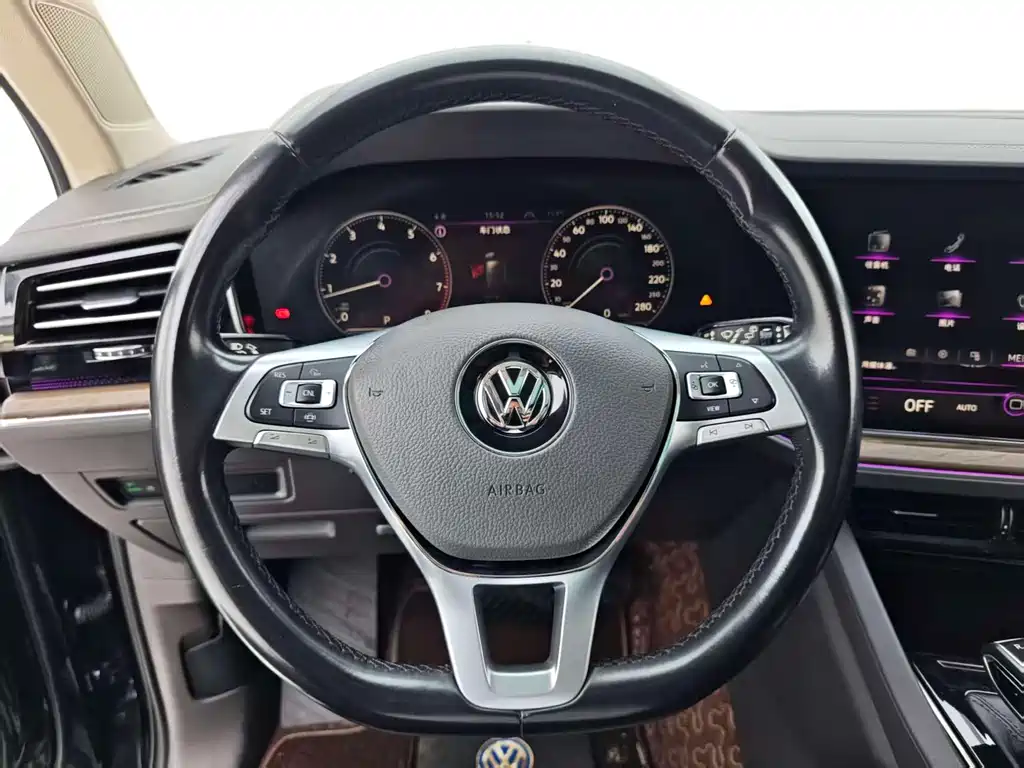 VOLKSWAGEN TOUAREG