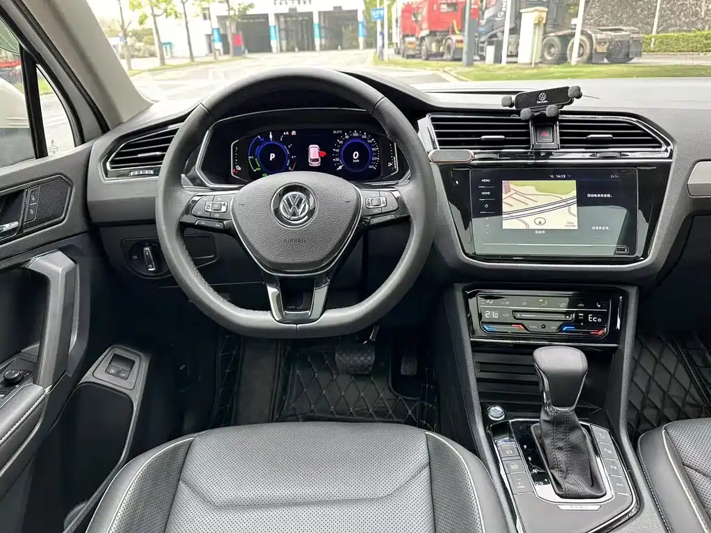 Volkswagen Tiguan L PHEV — миниатюра 4