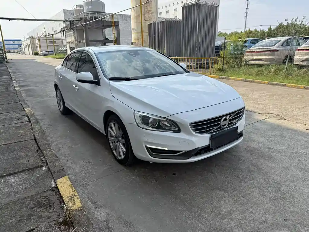 Volvo S60 PHEV — миниатюра 2