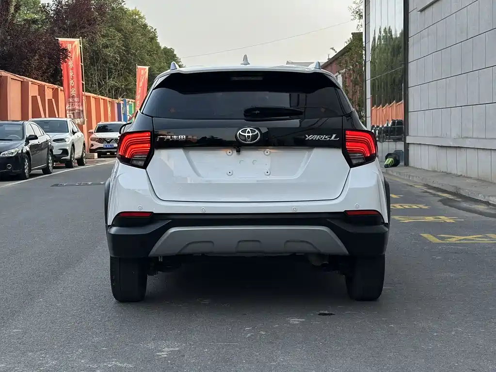 Toyota Yaris L — миниатюра 5