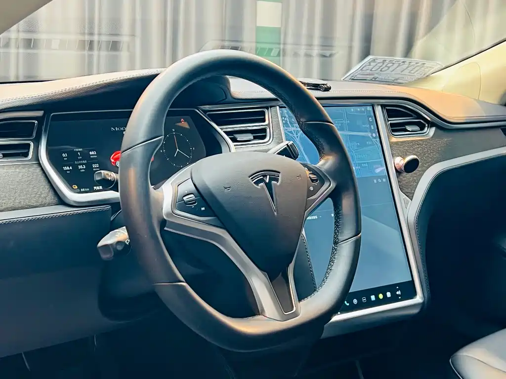 Tesla Model S — миниатюра 8