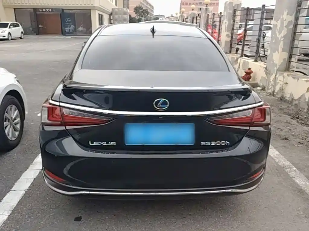 Lexus ES — миниатюра 6