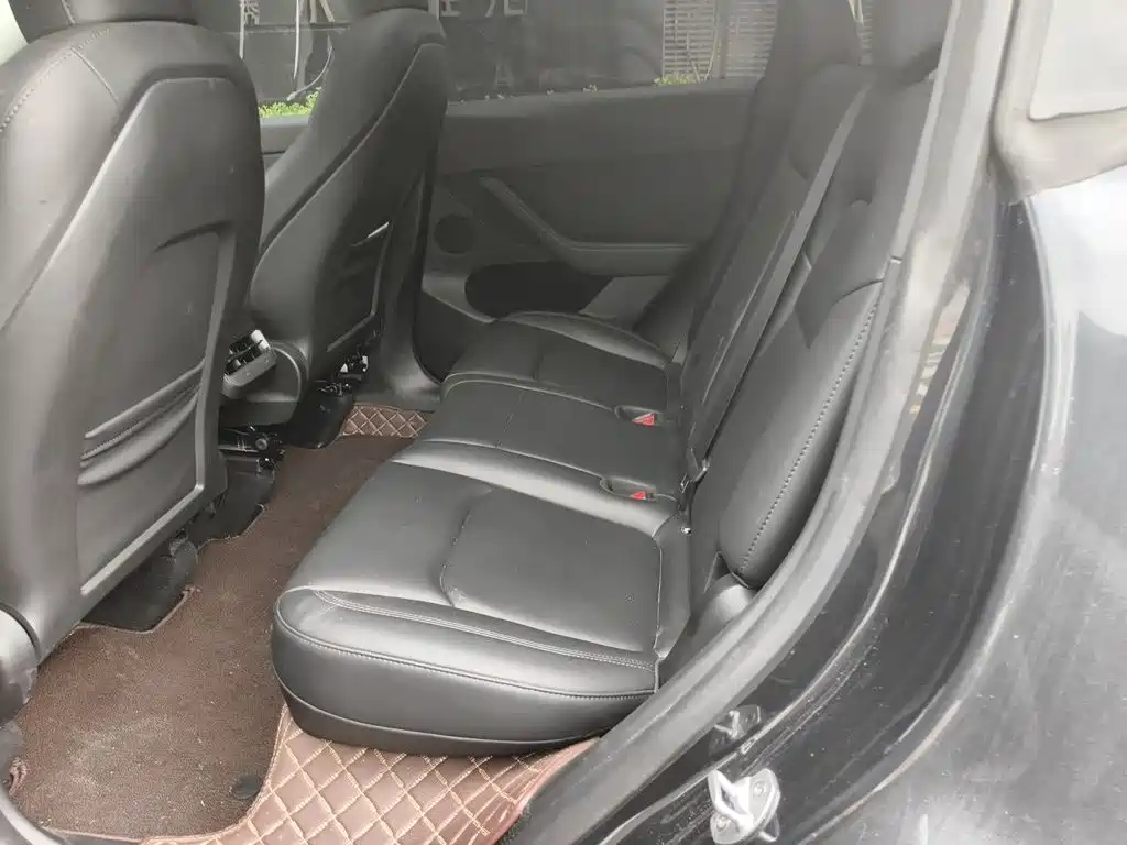 Tesla Model Y — миниатюра 13