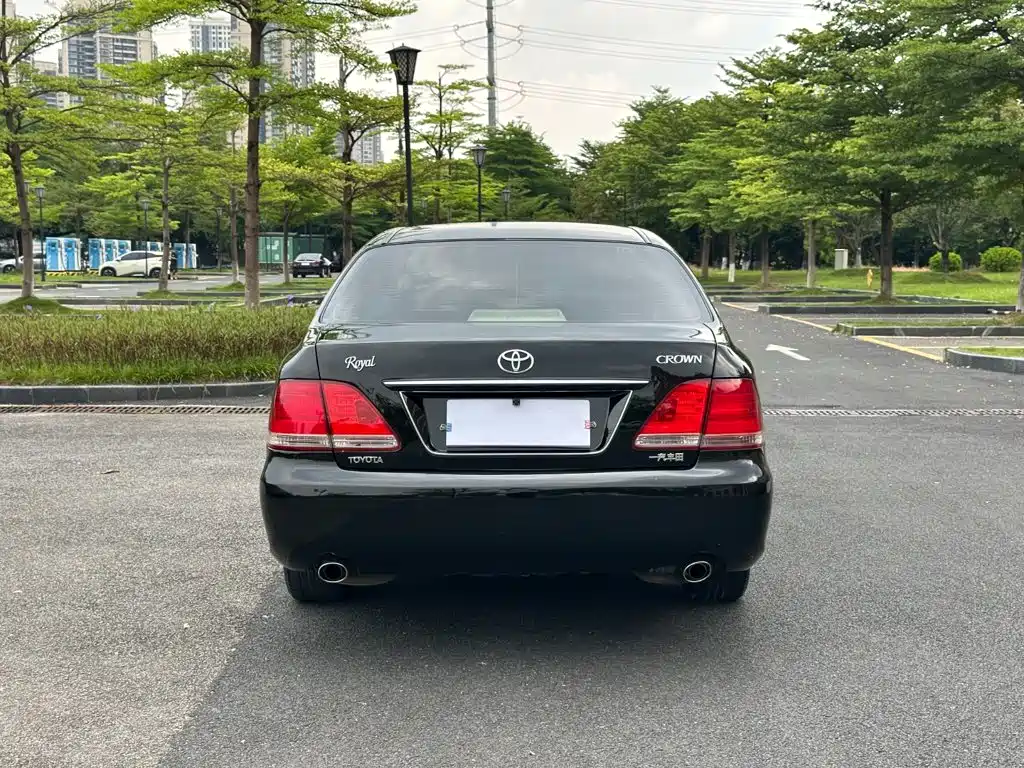 Toyota Crown — миниатюра 16