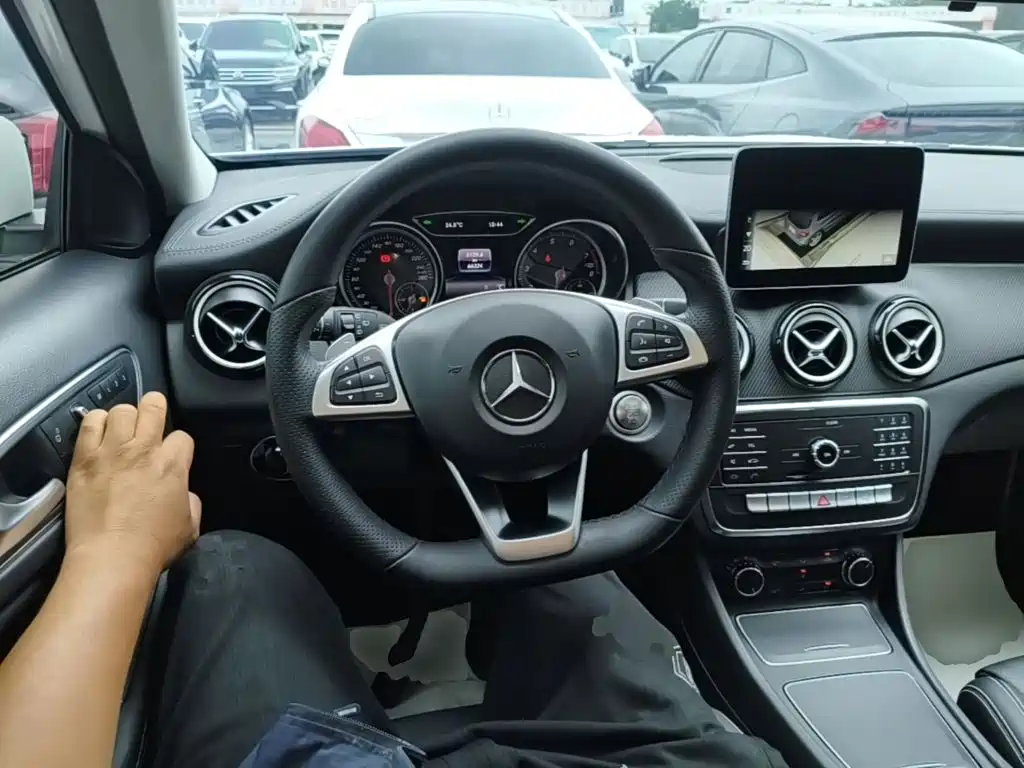 Mercedes-Benz GLA — миниатюра 11