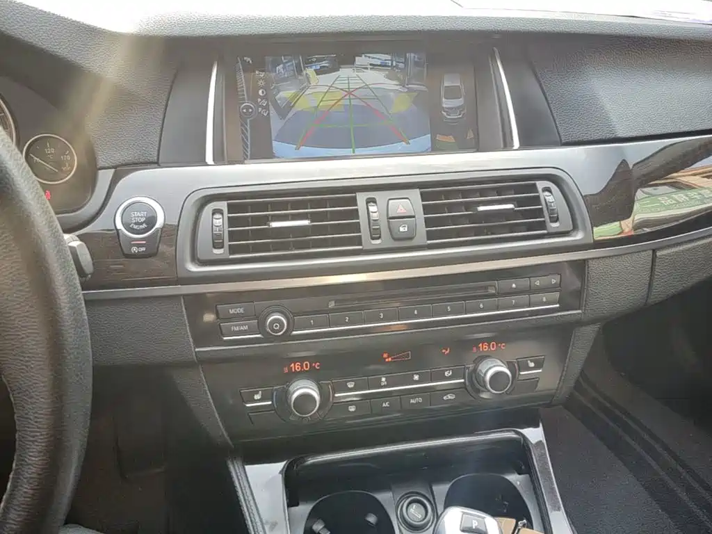 BMW 5 Series — миниатюра 13