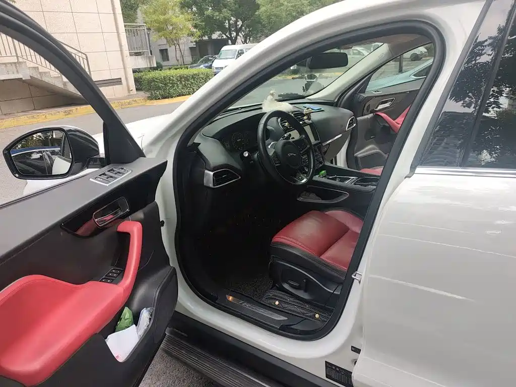 Jaguar F-PACE — миниатюра 12