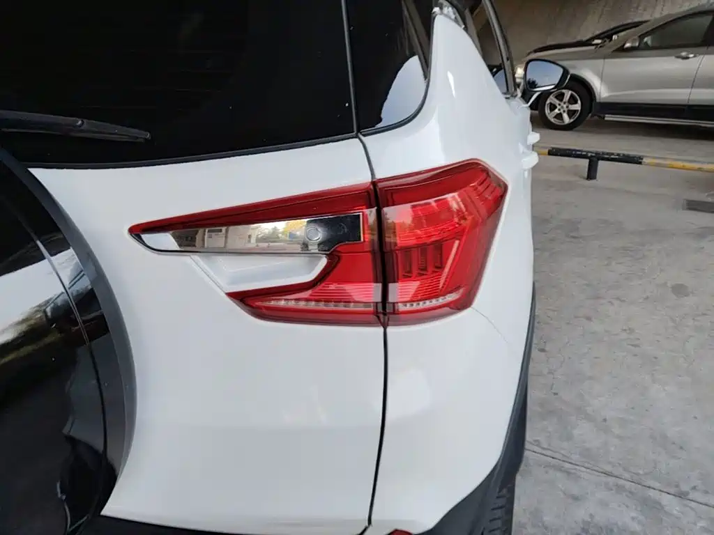 BYD Yuan EV — миниатюра 8