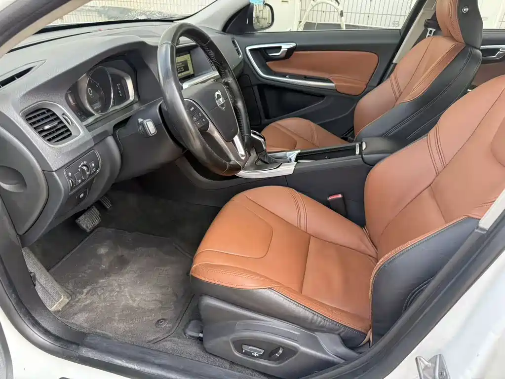 Volvo S60 PHEV — миниатюра 4