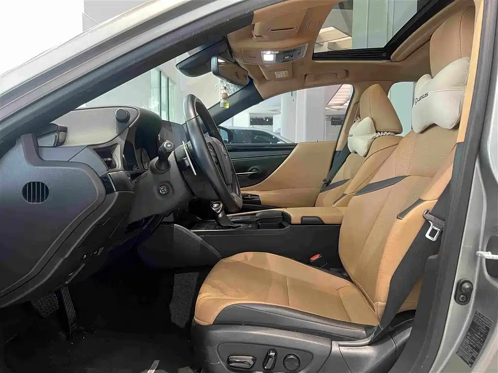 Lexus ES — миниатюра 11