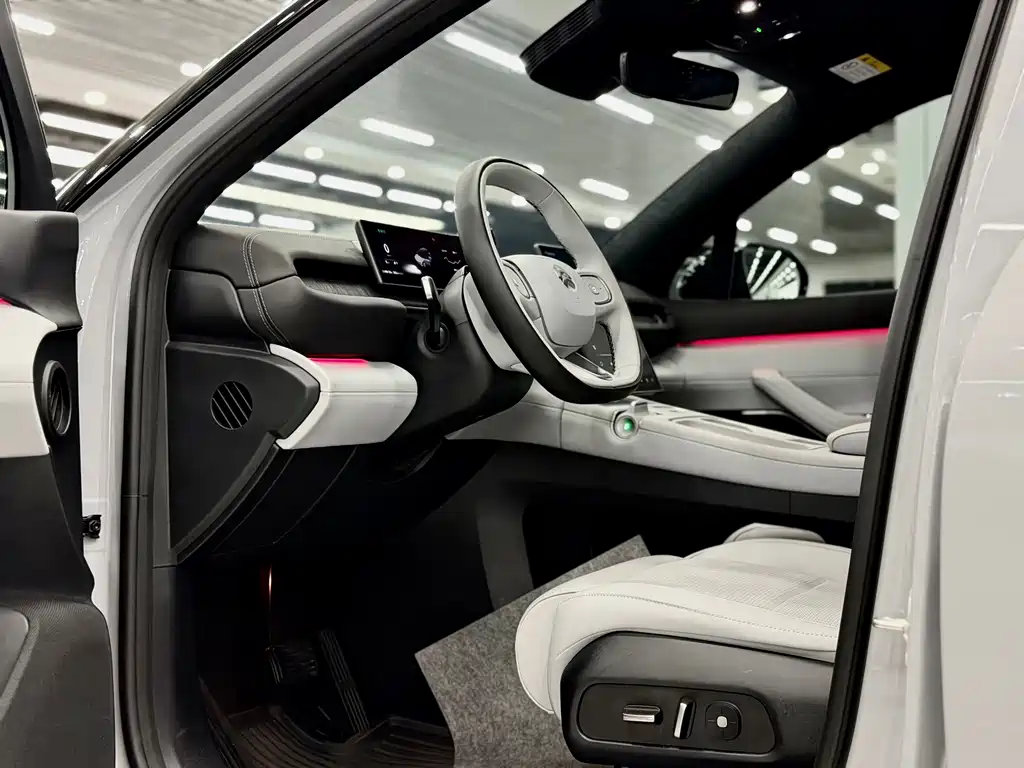 NIO ES6 — миниатюра 8
