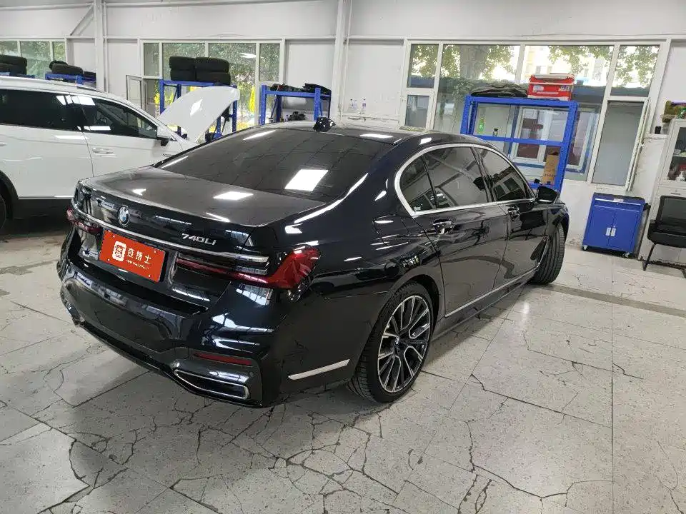 BMW 7 Series — миниатюра 2