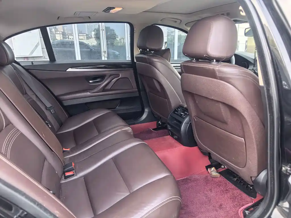 BMW 5 Series — миниатюра 9