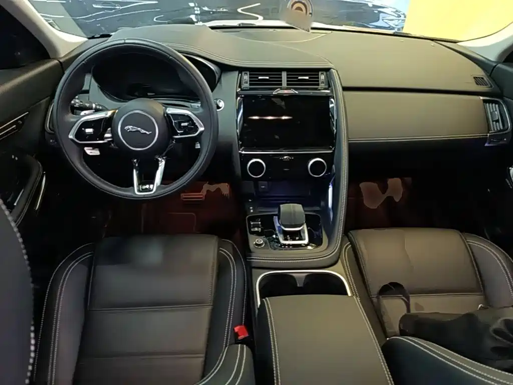 Jaguar E-PACE — миниатюра 10