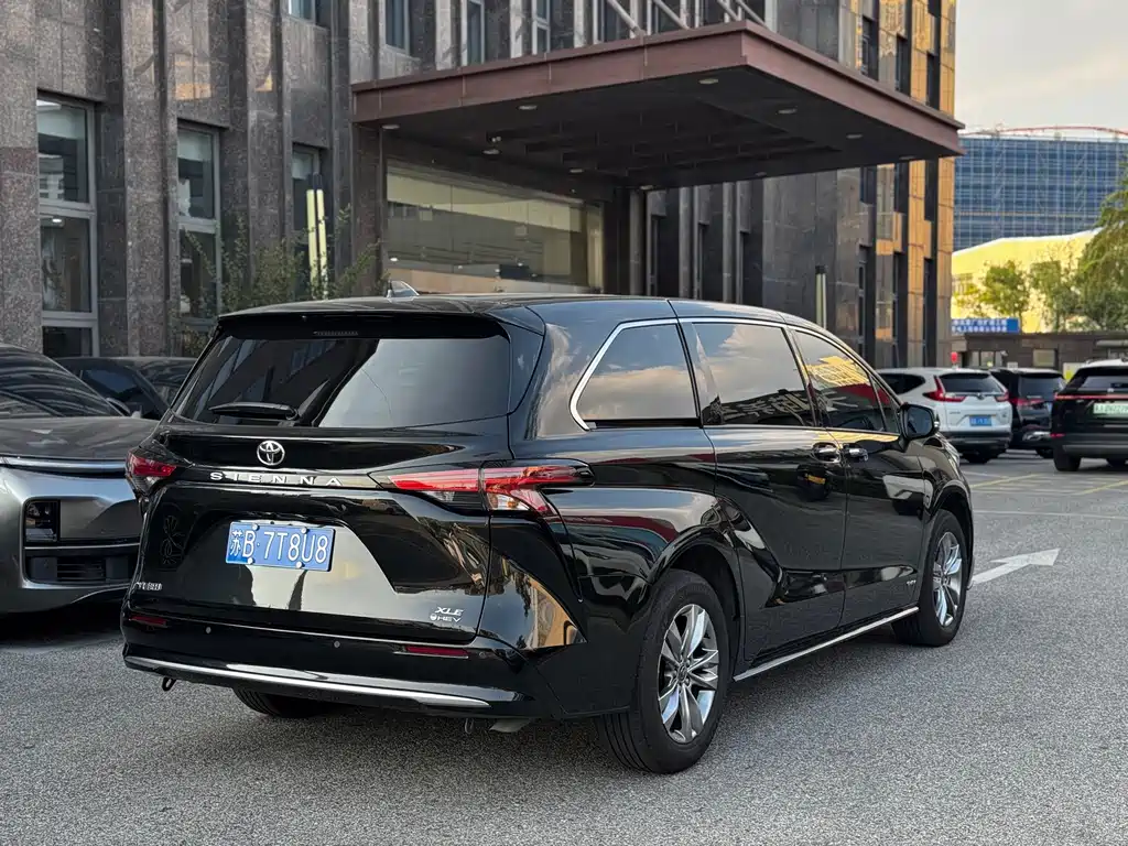 Toyota Sienna — миниатюра 7