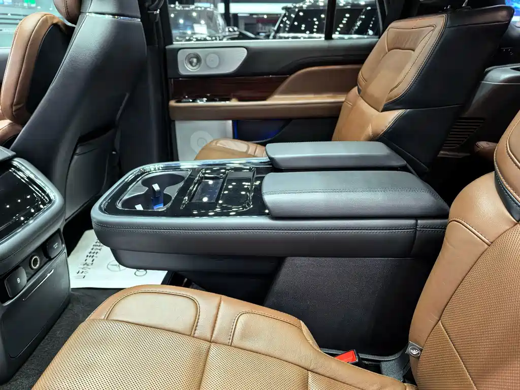 Lincoln Navigator — миниатюра 17