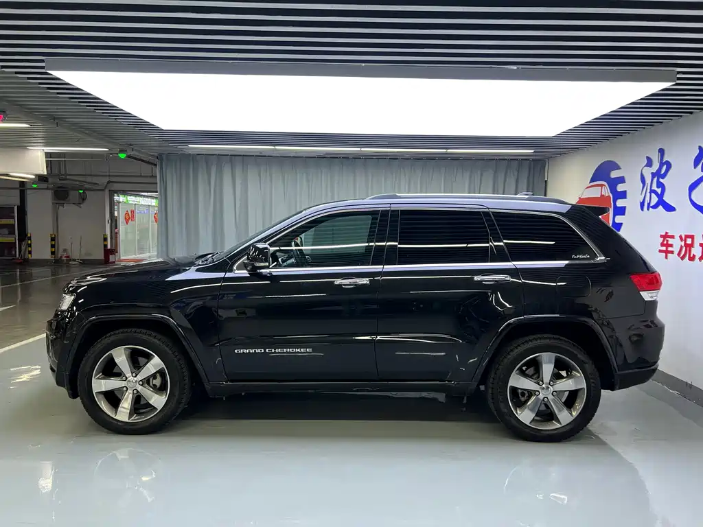 Jeep Grand Cherokee (Import) — миниатюра 4