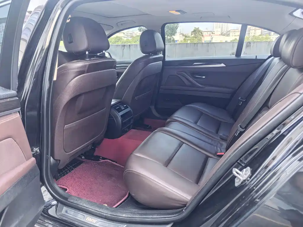BMW 5 Series — миниатюра 5