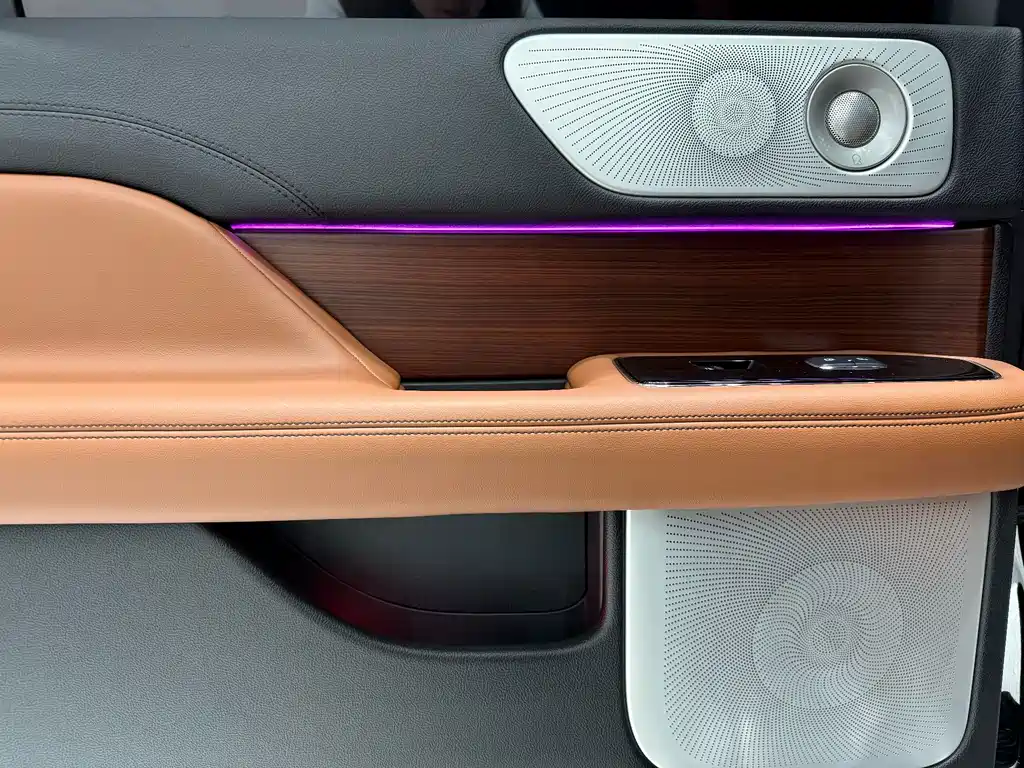 Lincoln Navigator — миниатюра 15