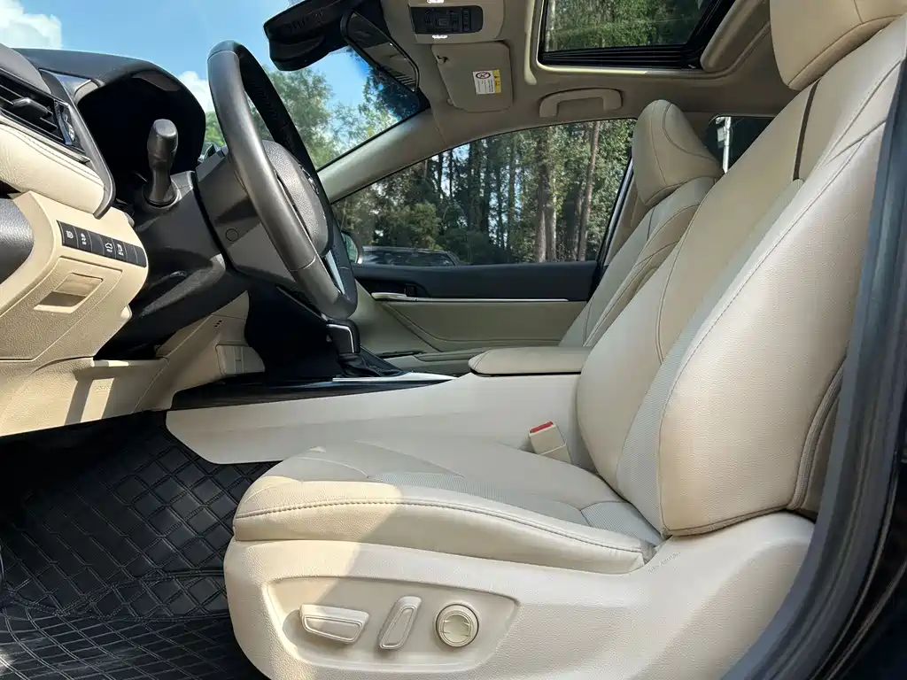 Toyota Camry — миниатюра 7