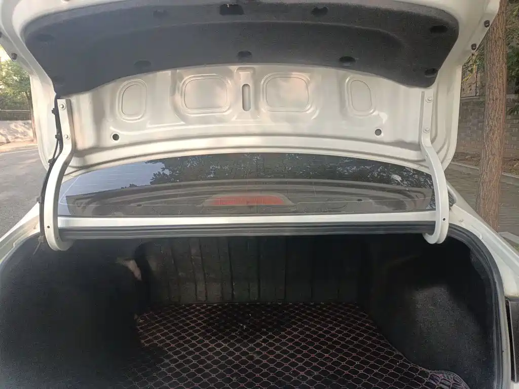 Hyundai Elantra — миниатюра 20
