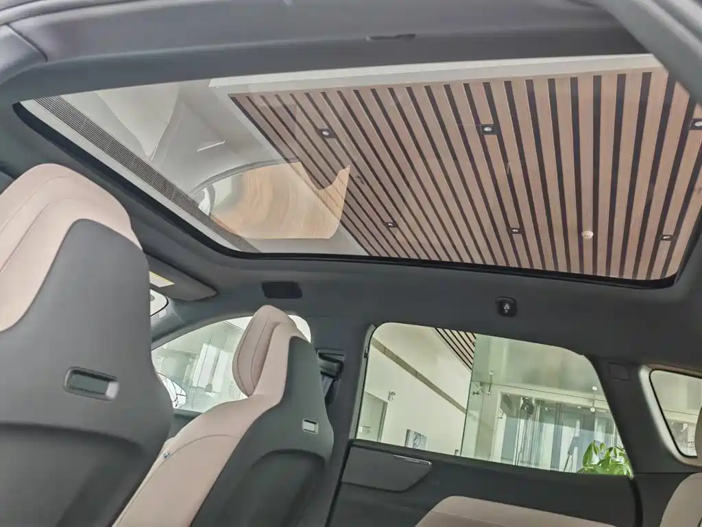 Volvo XC70 PHEV — миниатюра 16