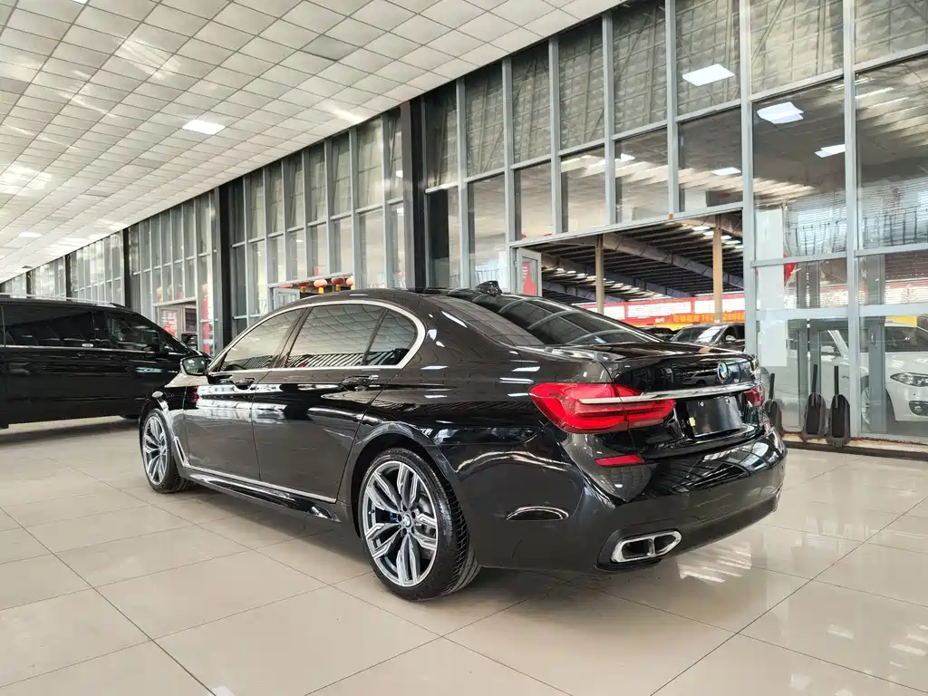BMW 7 Series — миниатюра 32