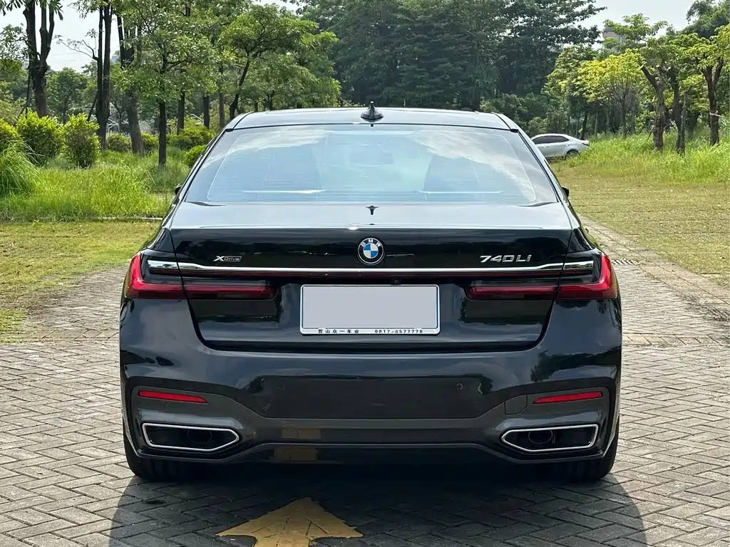 BMW 7 Series — миниатюра 5