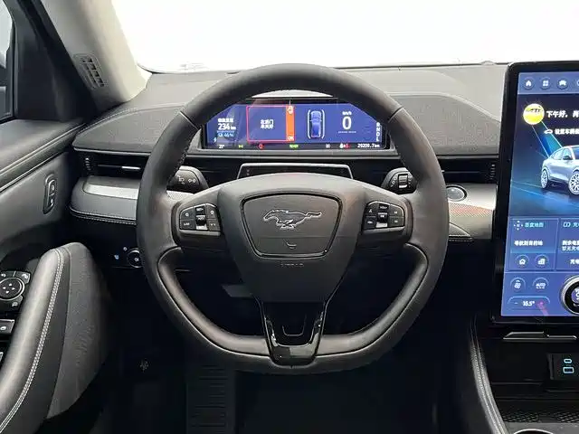 Ford Mustang Mach-E — миниатюра 8