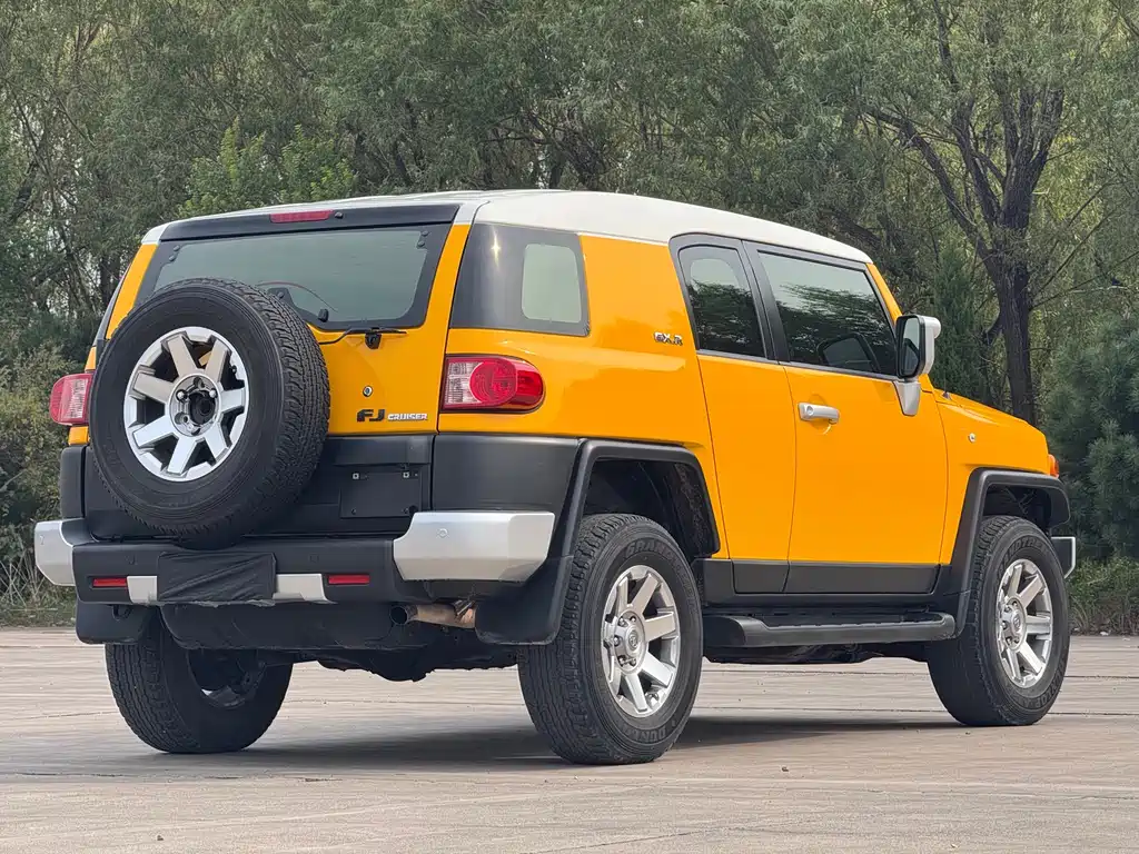 Toyota FJ Cruiser — миниатюра 6