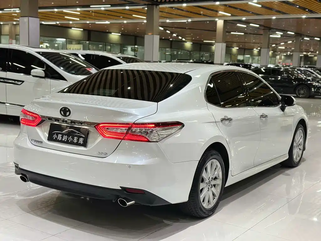 Toyota Camry — миниатюра 7