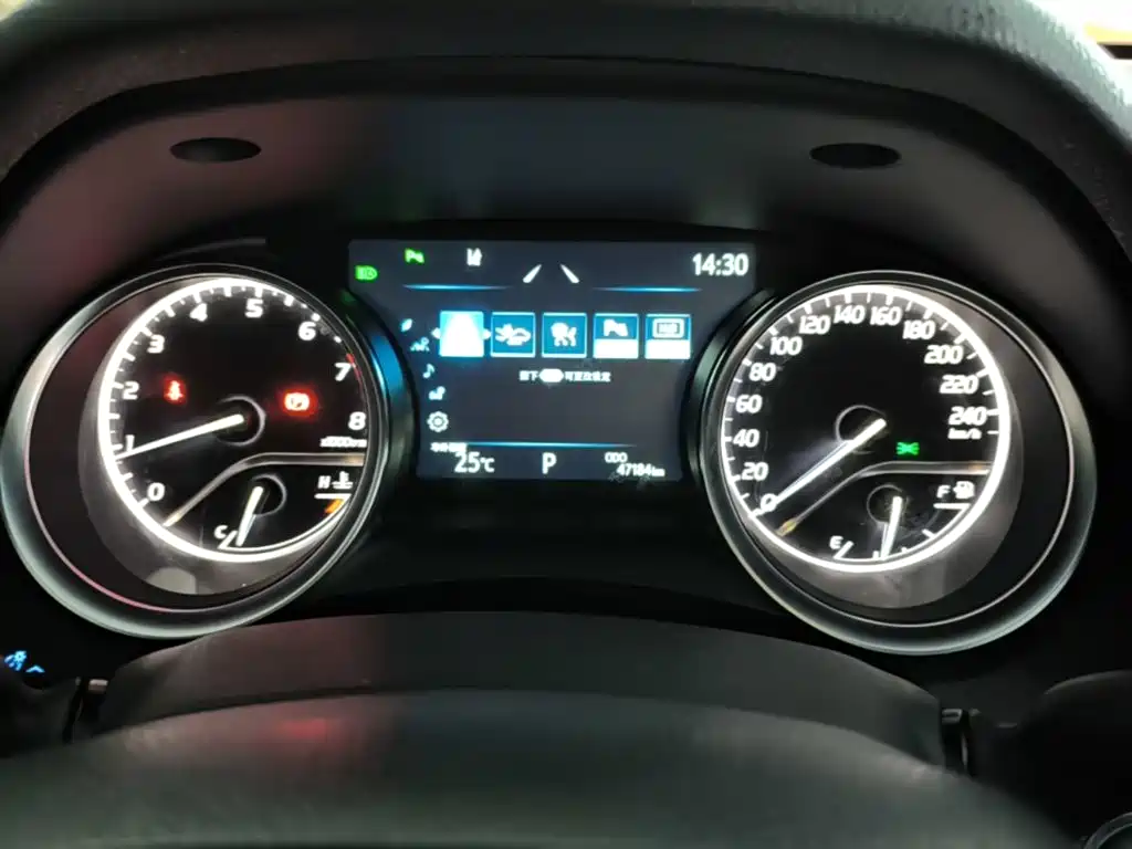 Toyota Camry — миниатюра 12