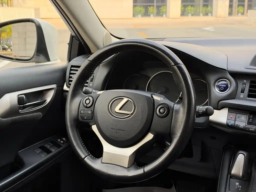 Lexus CT — миниатюра 13