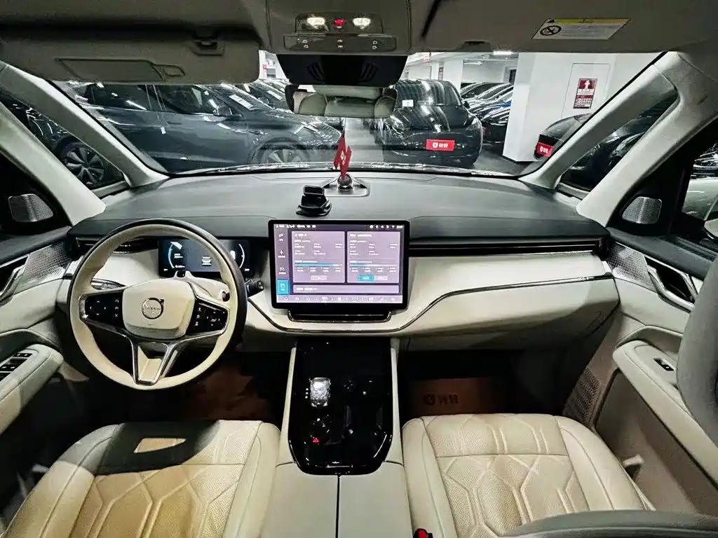 Volvo EM90 — миниатюра 8