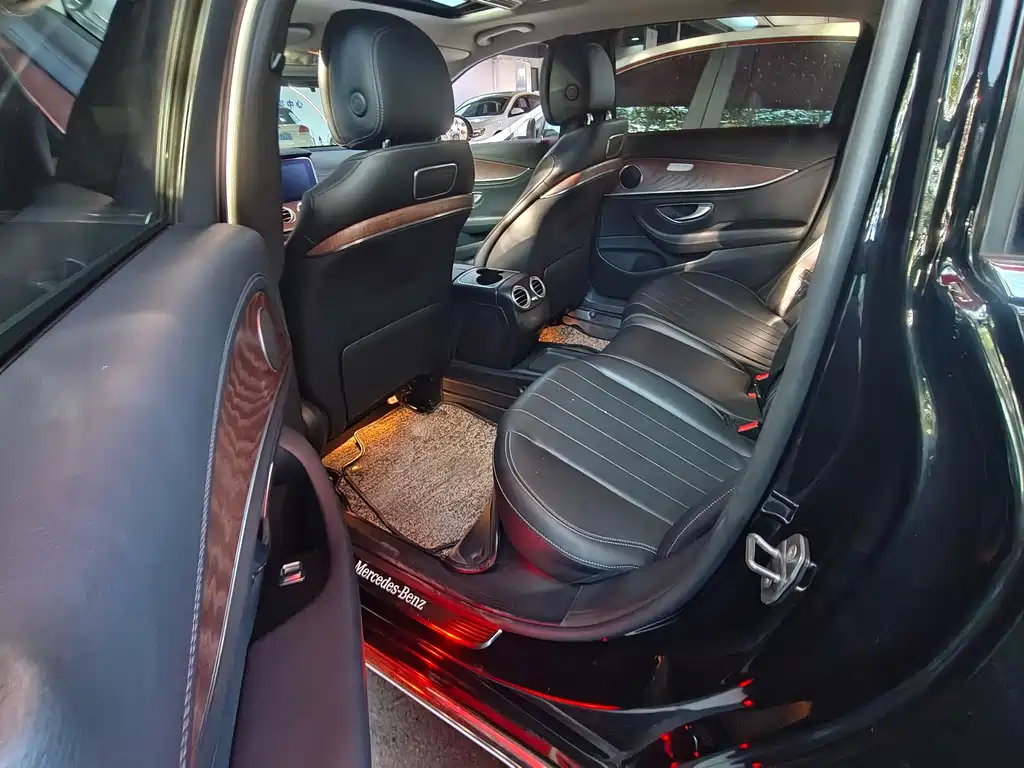 Mercedes-Benz E-Class — миниатюра 7