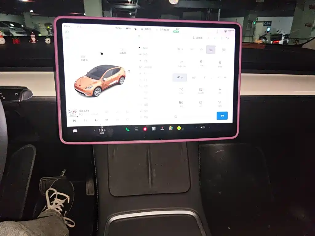 Tesla Model Y — миниатюра 9