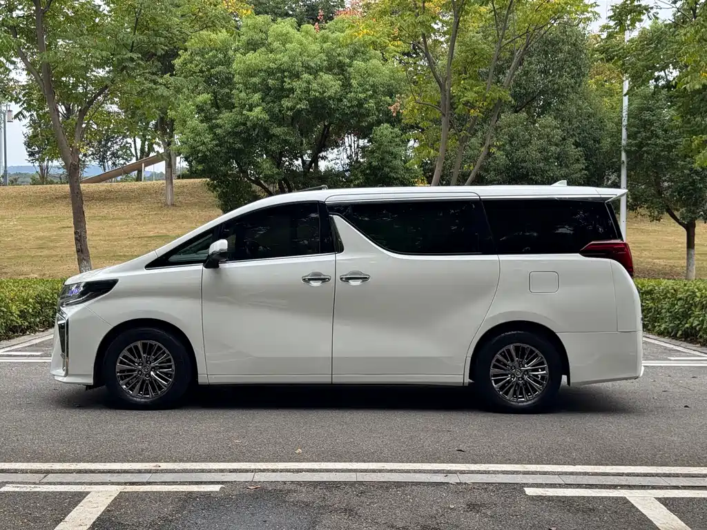 Toyota Vellfire — миниатюра 8