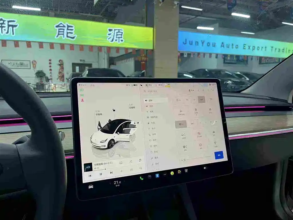 Tesla Model 3 — миниатюра 30