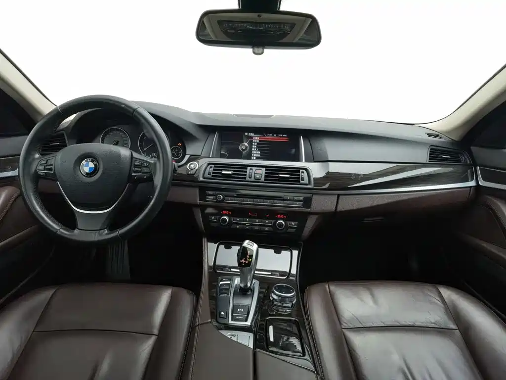 BMW 5 Series — миниатюра 5