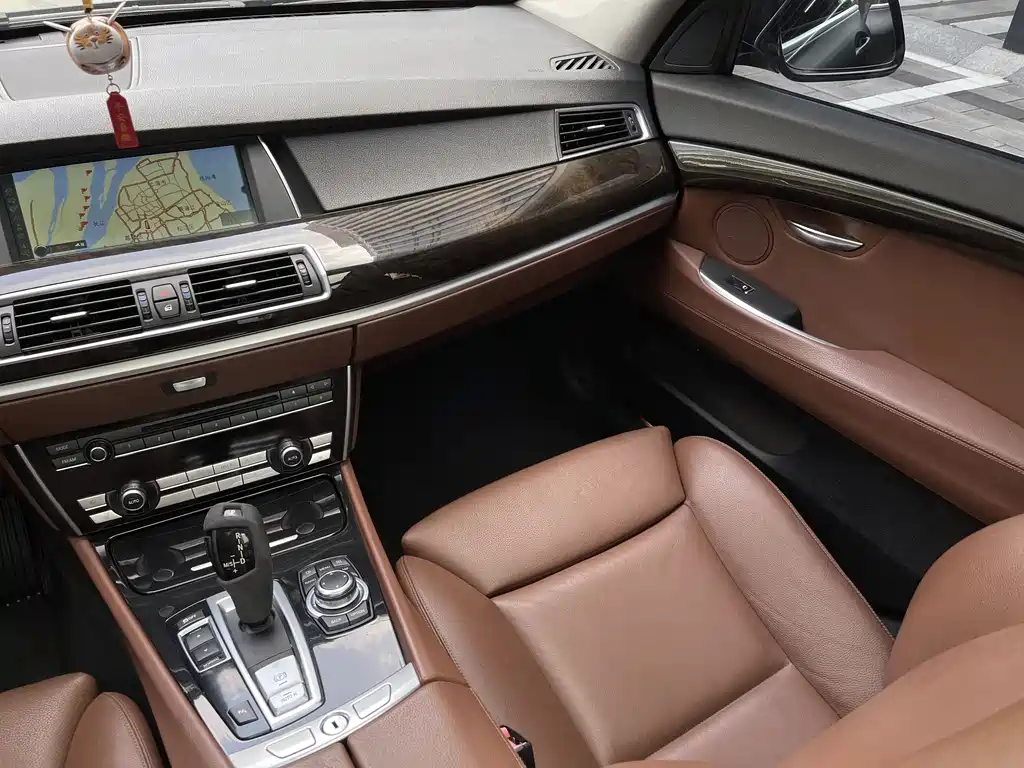 BMW 5 Series GT — миниатюра 14