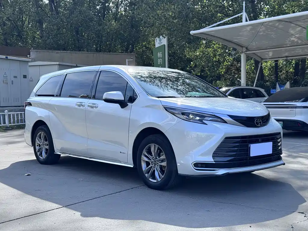 Toyota Sienna — миниатюра 5