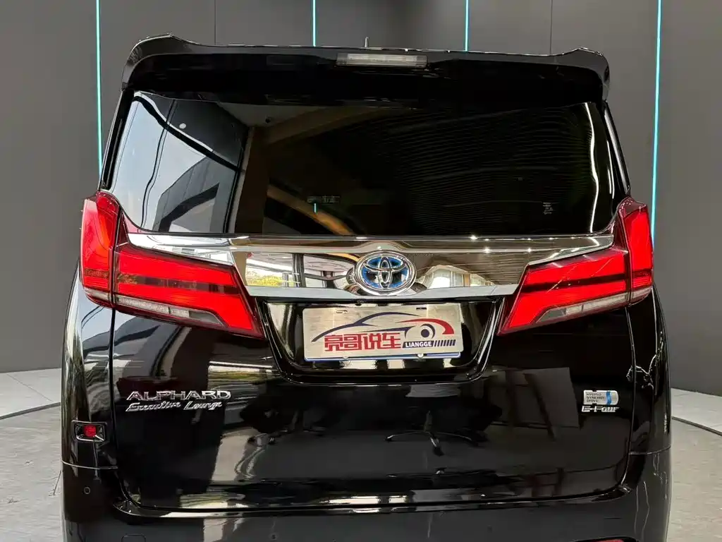 Toyota Alphard — миниатюра 7