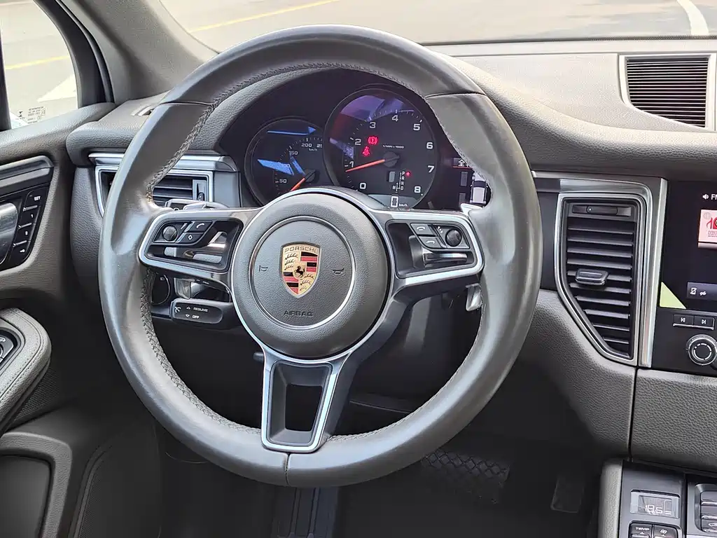 Porsche Macan — миниатюра 14