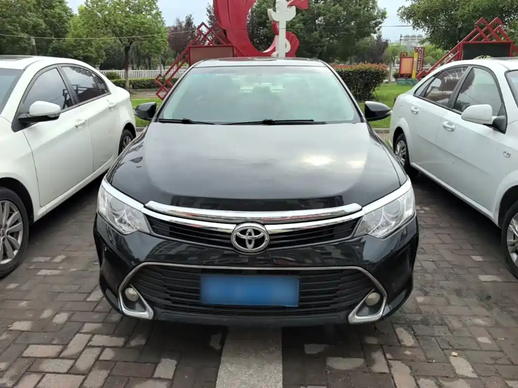 Toyota Camry — миниатюра 3