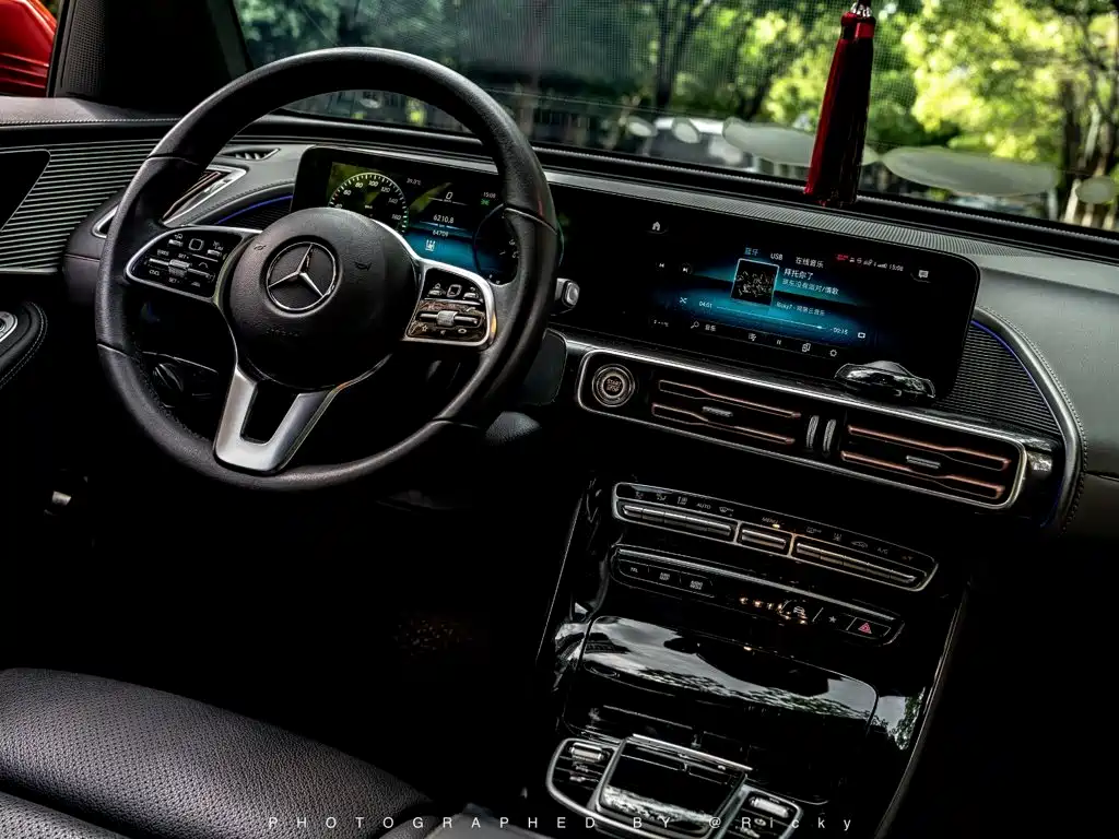Mercedes-Benz EQC — миниатюра 5