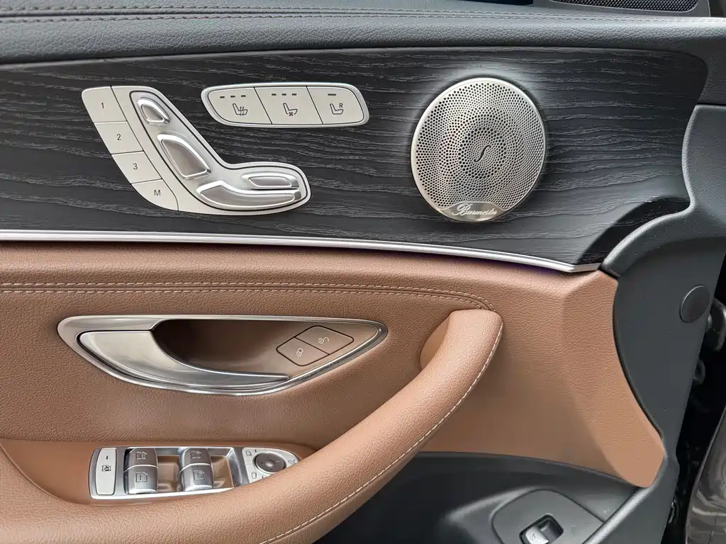 Mercedes-Benz E-Class — миниатюра 9