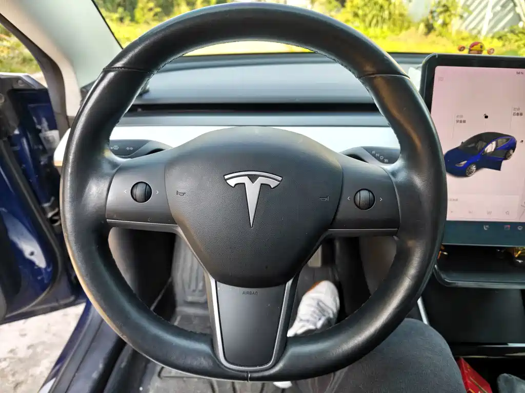 Tesla Model 3 — миниатюра 12