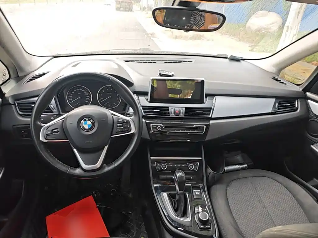 BMW 2 Series Active Tourer — миниатюра 10