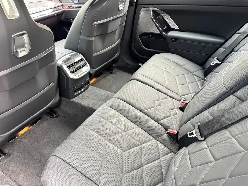 BMW i7 — миниатюра 8